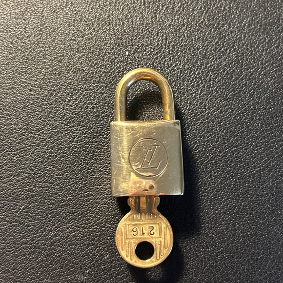Louis Vuitton 200 Series Lock & Key - Choose your number - Picture 4 of 8